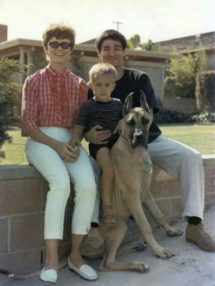 Unknown photos of Bruce Lee from the family archive