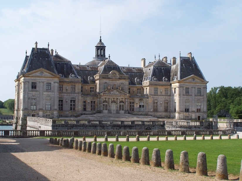 Versailles — a magnificent Palace, in which there was not a single toilet