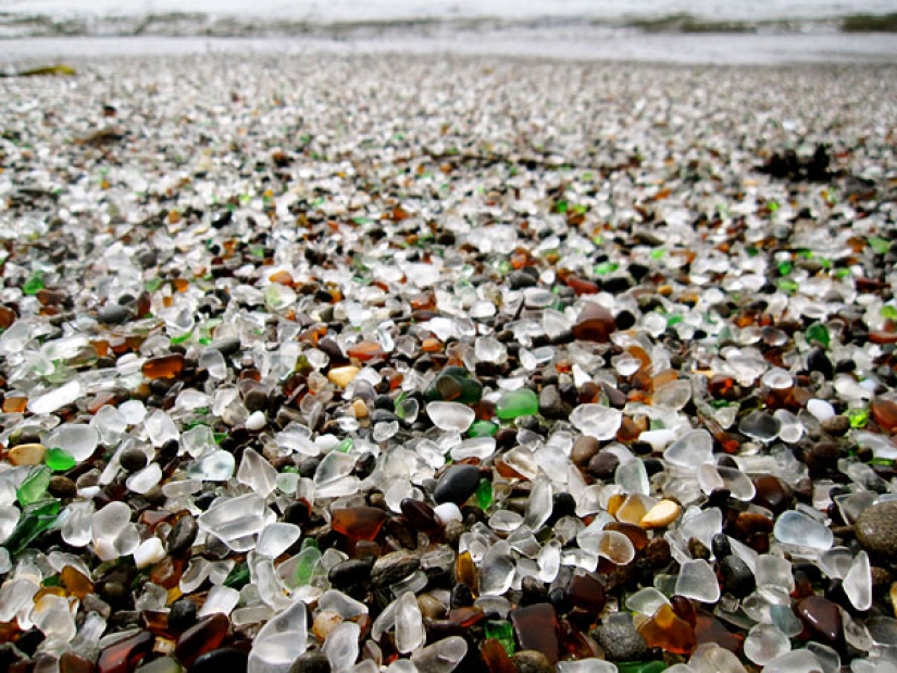"Vodka" beach in Primorje — from landfill bottles to the tourist attraction "Vodka" beach in Primorje — from landfill bottles to the tourist attraction