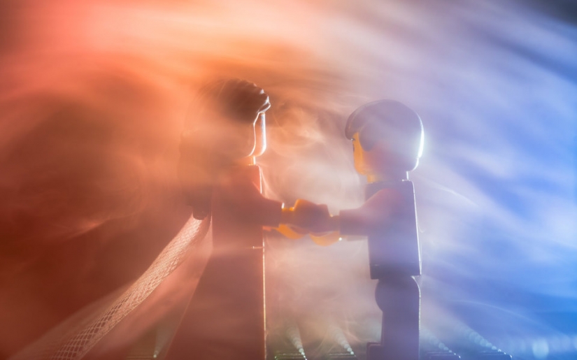 Wedding photographer in quarantine did a photo shoot LEGO figures