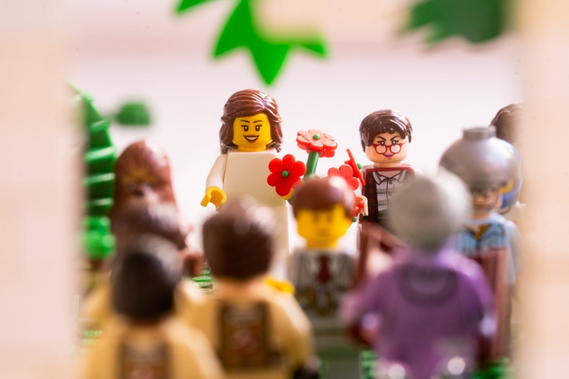 Wedding photographer in quarantine did a photo shoot LEGO figures