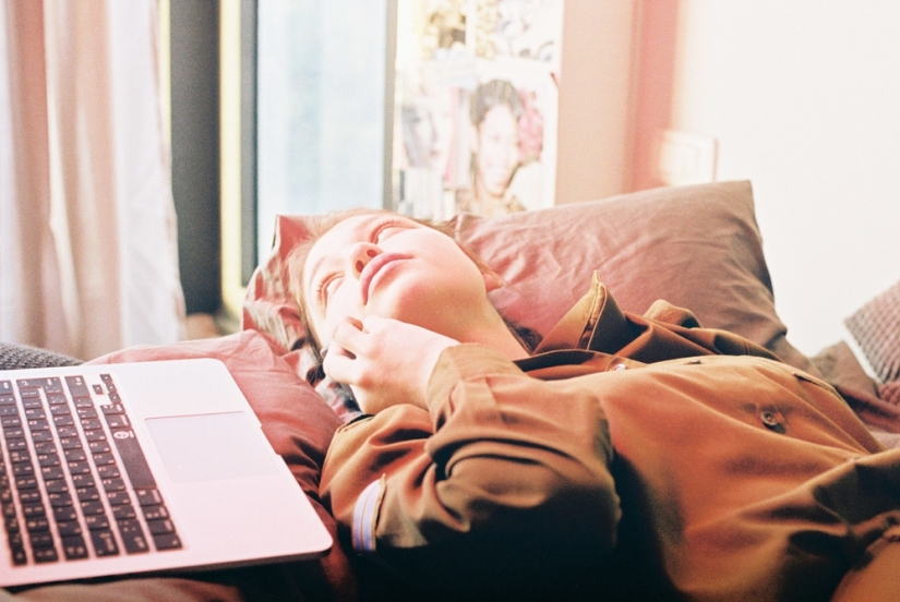 What do the girls of the Israeli army when it is not necessary to protect anyone