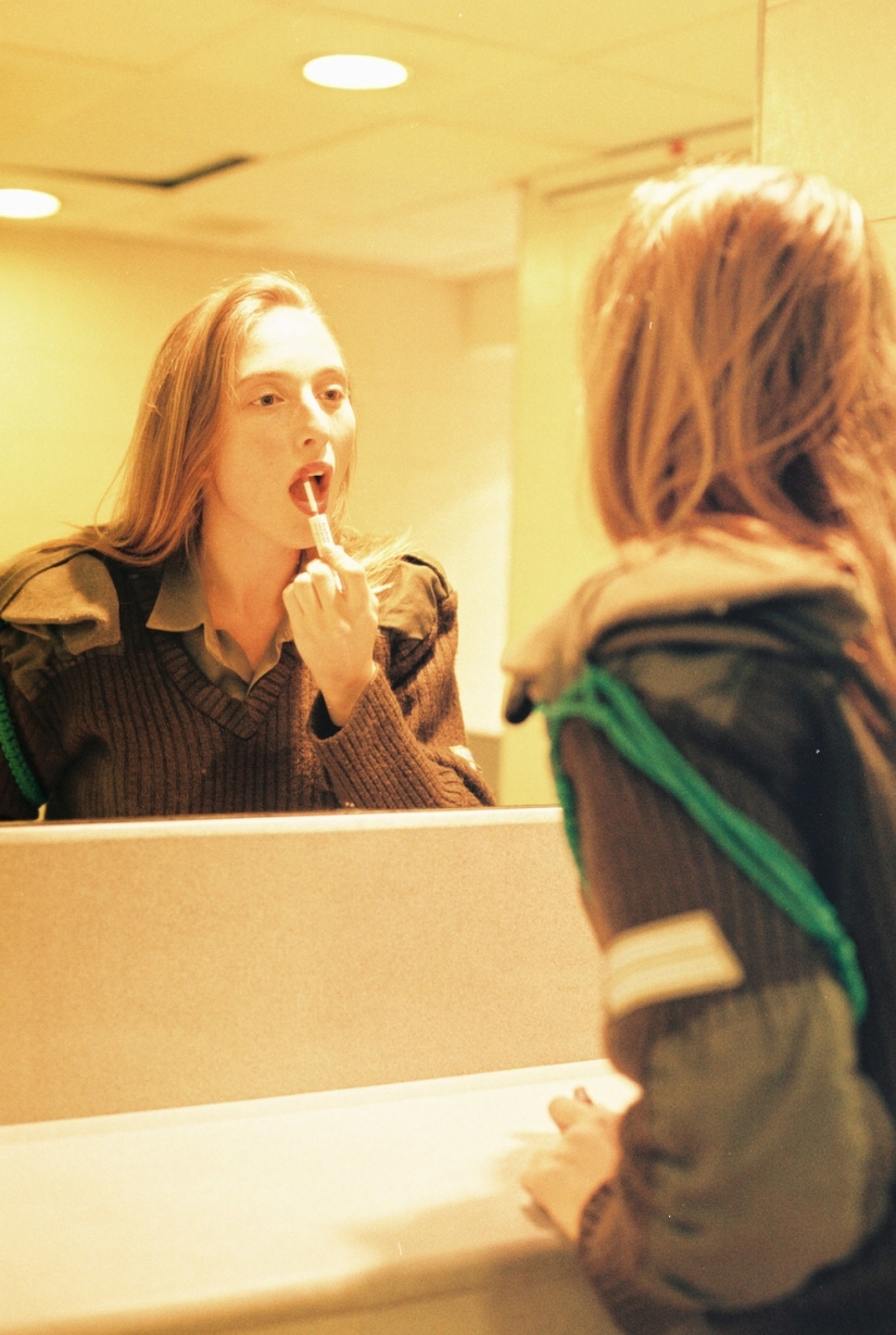 What do the girls of the Israeli army when it is not necessary to protect anyone