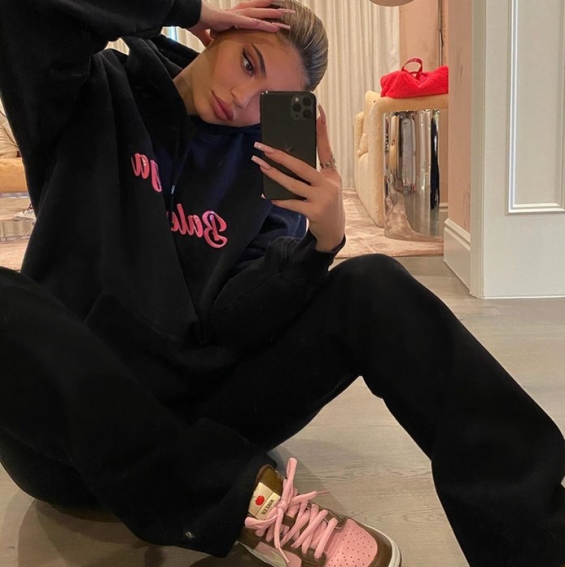 What do the most popular top models during the quarantine