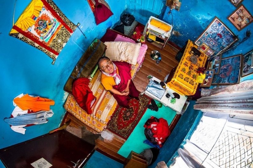 What the bedrooms of people of different countries and professions look like