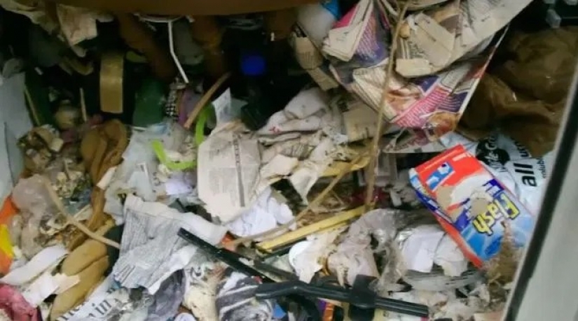 When life turns into trash: British television showed the home of the most terrible hoarders of the country