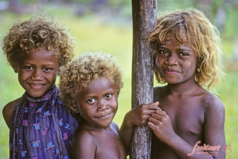 Where in Melanesia come from dark-skinned people with blond hair