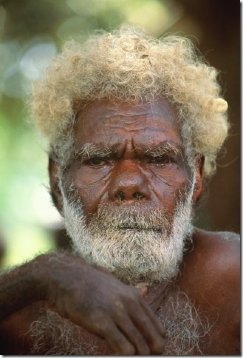 Where in Melanesia come from dark-skinned people with blond hair