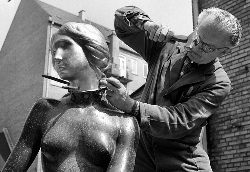 Why the Danish Mermaid is the suffering monument in the history