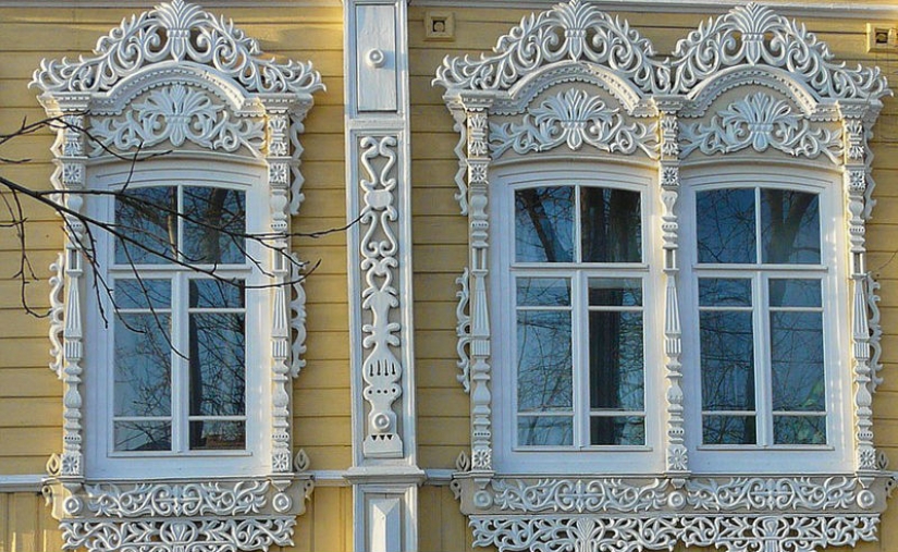 You can buy window frames Russian houses: the symbolism in the wooden architecture