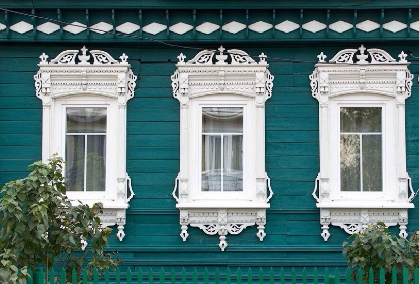 You can buy window frames Russian houses: the symbolism in the wooden architecture