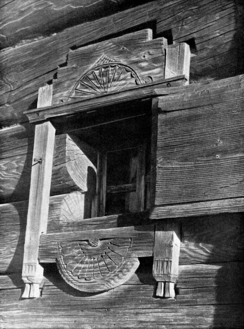 You can buy window frames Russian houses: the symbolism in the wooden architecture