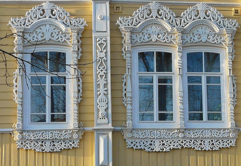 You can buy window frames Russian houses: the symbolism in the wooden architecture