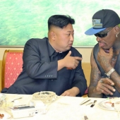 You would never guess that these famous people are friends