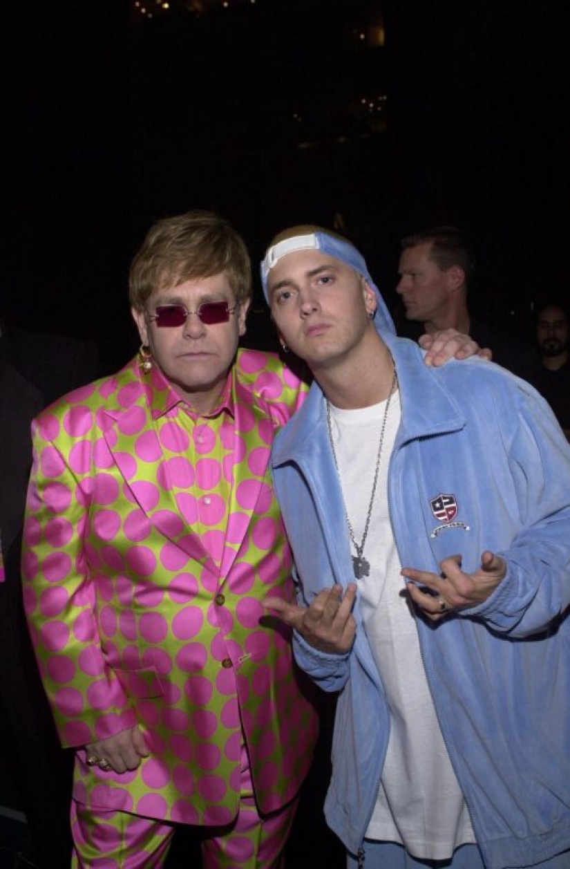 You would never guess that these famous people are friends