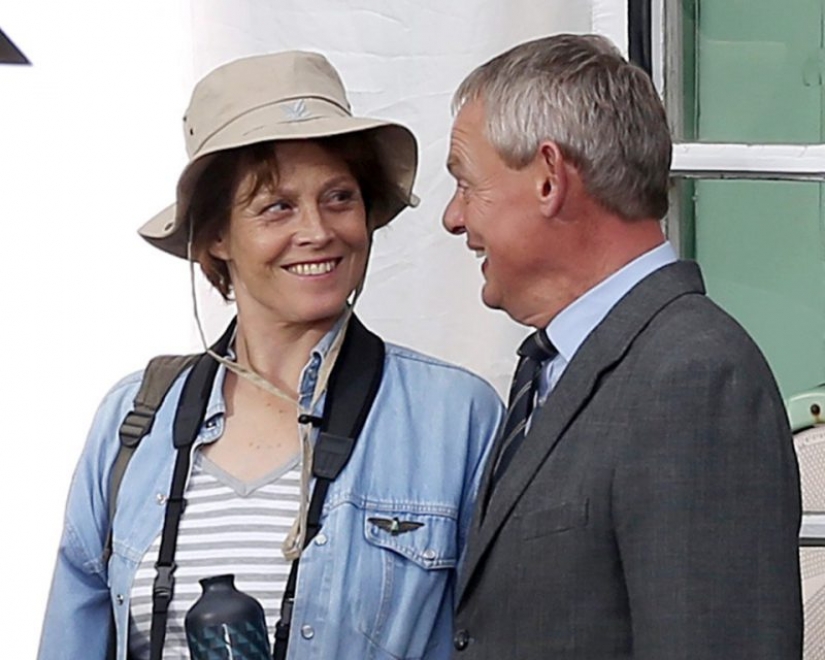 You would never guess that these famous people are friends