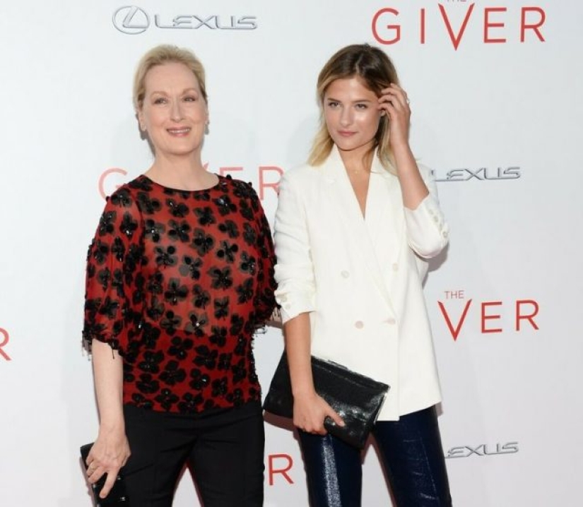 10 famous women who gave up all stereotypes and became mothers after 40 10 famous women who gave up all stereotypes and became mothers after 40