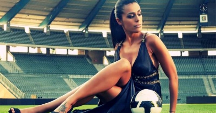 10 jugadores de fútbol famosos con la aparición de modelos