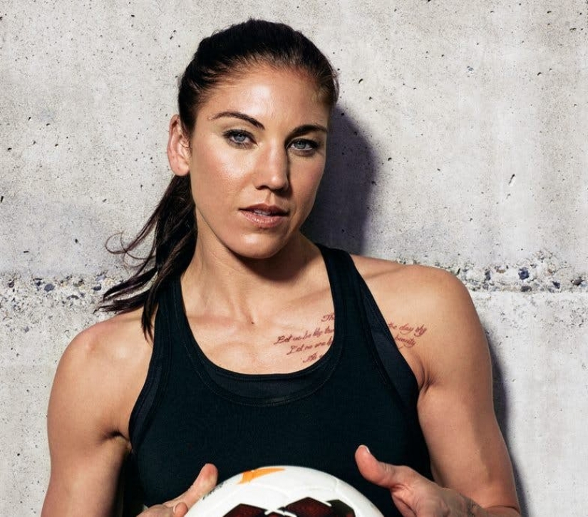 10 jugadores de fútbol famosos con la aparición de modelos