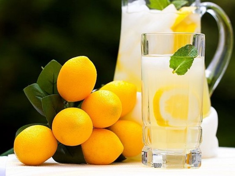 10 most amazing health benefits of lemons