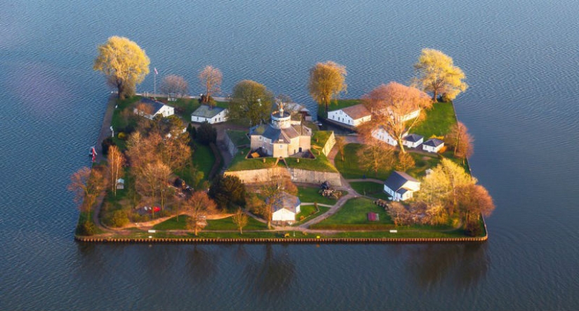 10 of the smallest populated Islands in the world