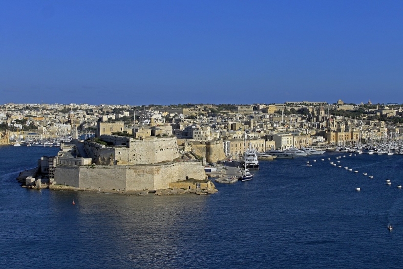 11 fictional places to visit