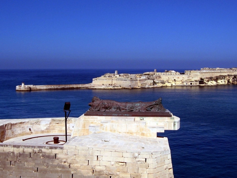 11 fictional places to visit