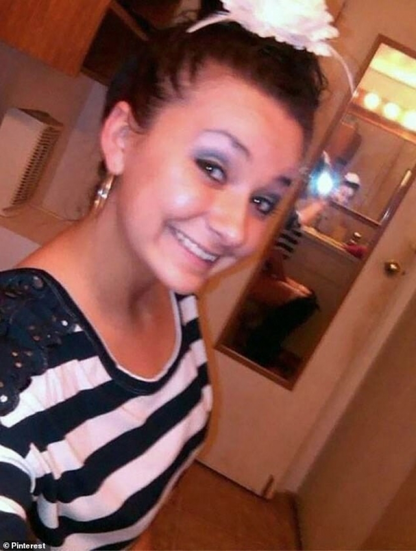 12 people who wanted to take a stylish selfie, but got a sneak peek from where they did not expect 12 people who wanted to take a stylish selfie, but got a sneak peek from where they did not expect