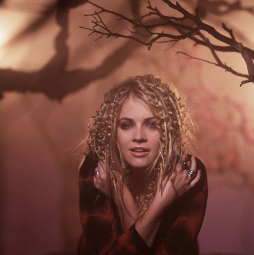 15 celebridades que se convirtieron en víctimas de la moda de los años 90 15 celebridades que se convirtieron en víctimas de la moda de los años 90