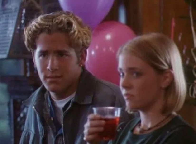 15 celebridades que se convirtieron en víctimas de la moda de los años 90 15 celebridades que se convirtieron en víctimas de la moda de los años 90