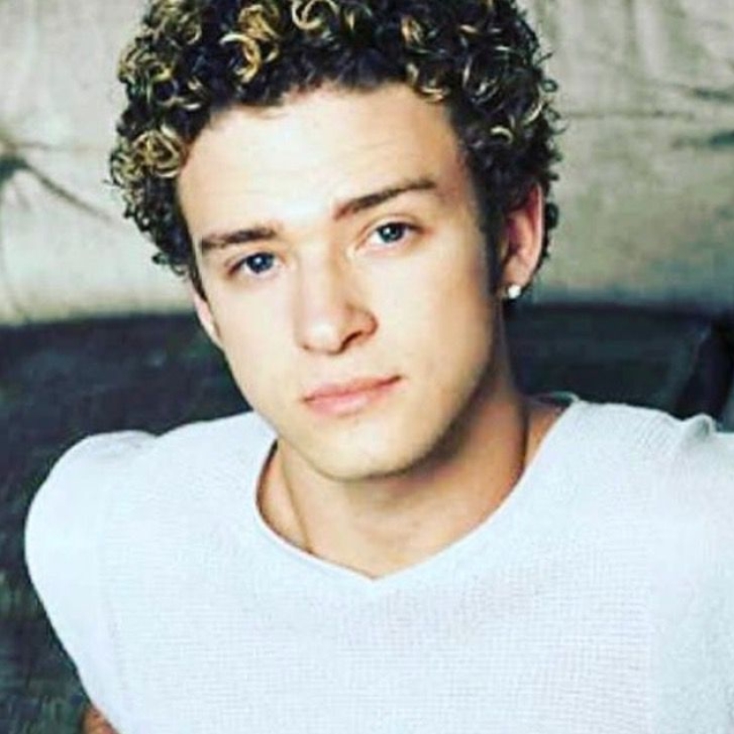 15 celebridades que se convirtieron en víctimas de la moda de los años 90 15 celebridades que se convirtieron en víctimas de la moda de los años 90