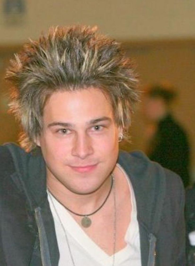 15 celebrities who became victims of the fashion of the 90s