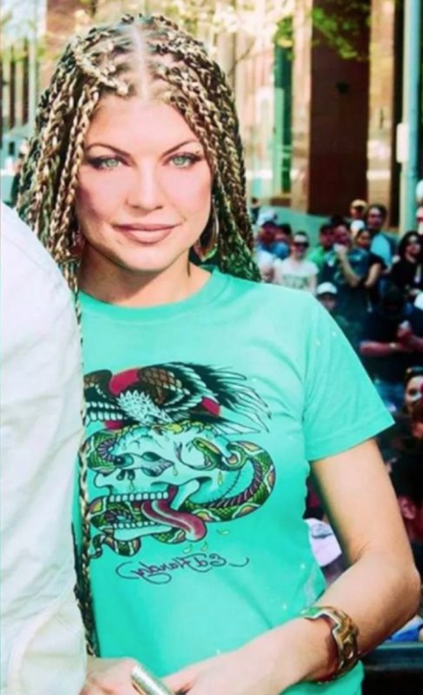 15 celebrities who became victims of the fashion of the 90s