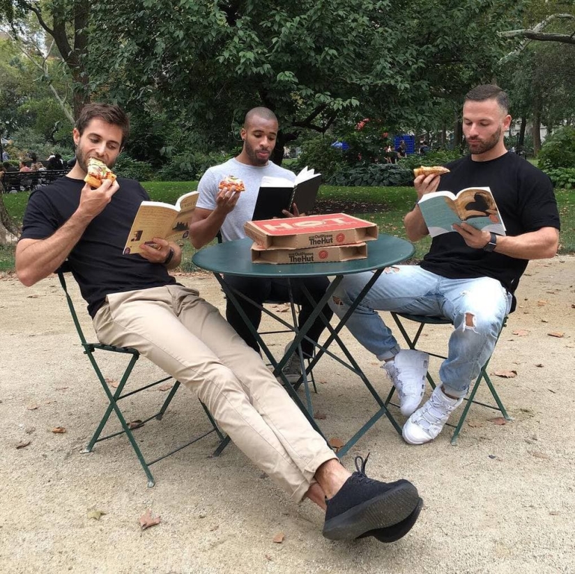 15 chicos calientes con libros, o lo que es "amor a primera vista"