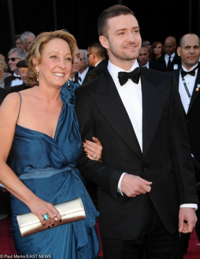 15 famous people who, despite their success, continue to show their mothers how much they love them 15 famous people who, despite their success, continue to show their mothers how much they love them