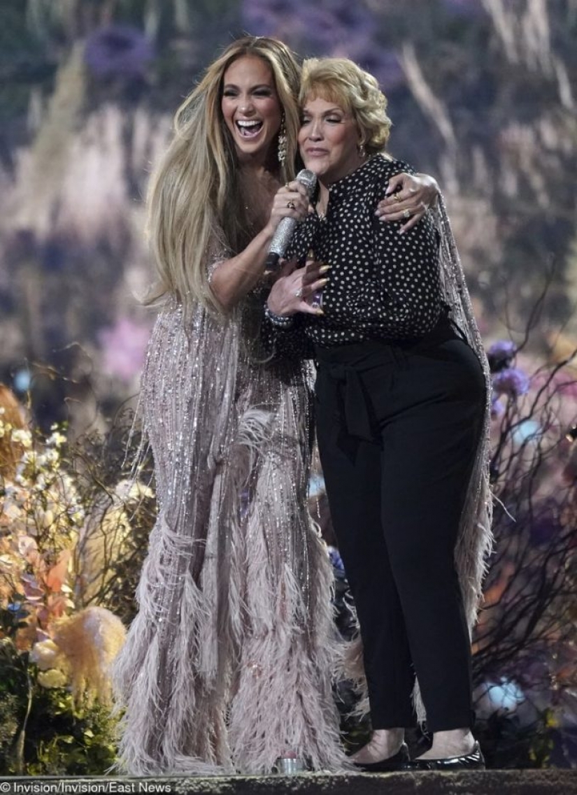 15 famous people who, despite their success, continue to show their mothers how much they love them 15 famous people who, despite their success, continue to show their mothers how much they love them