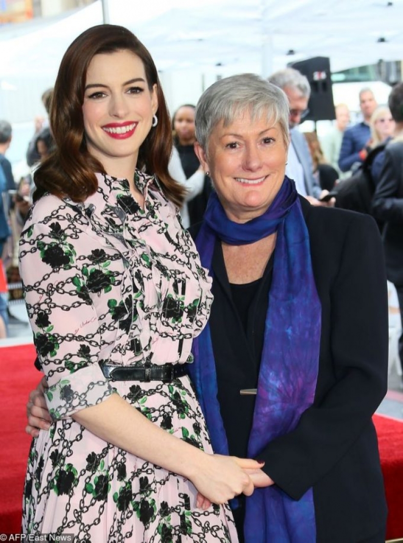 15 famous people who, despite their success, continue to show their mothers how much they love them 15 famous people who, despite their success, continue to show their mothers how much they love them