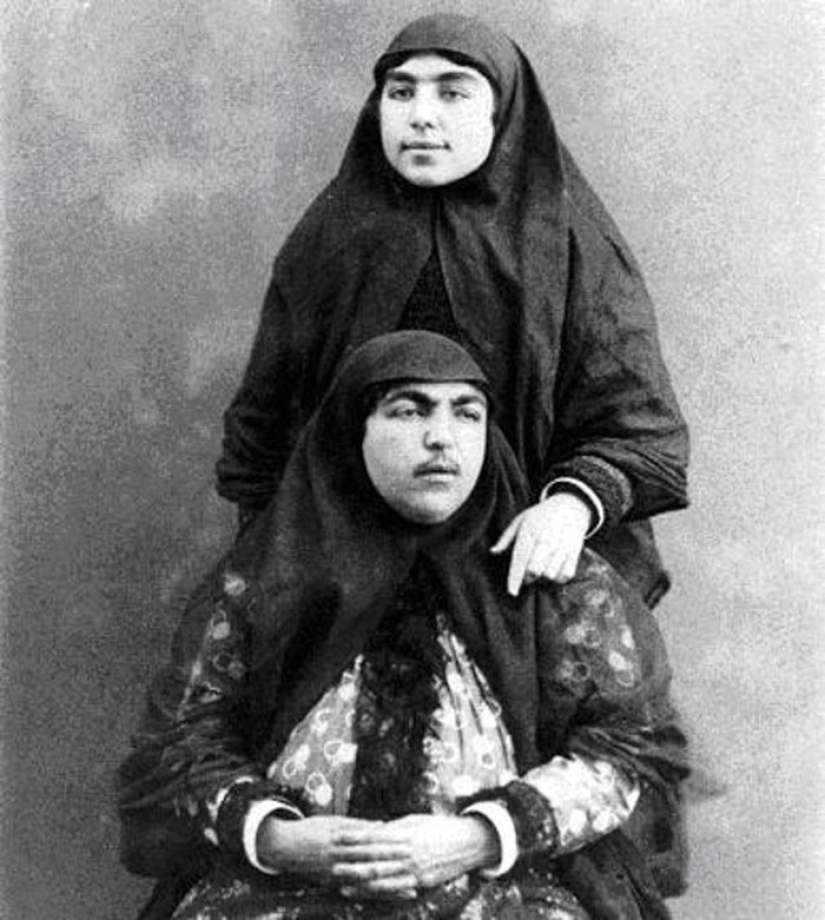 15 fotos reales del Sha de Irán y su harén, en el que había casi 100 mujeres 15 fotos reales del Sha de Irán y su harén, en el que había casi 100 mujeres
