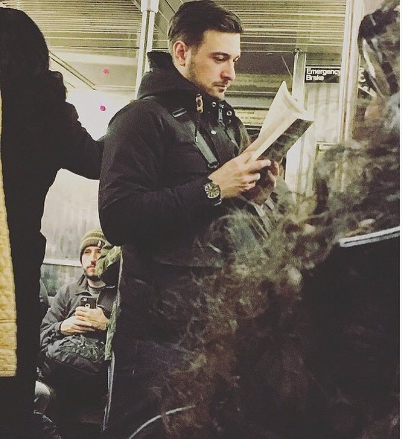 15 hot guys with books, or What is "love at first sight"