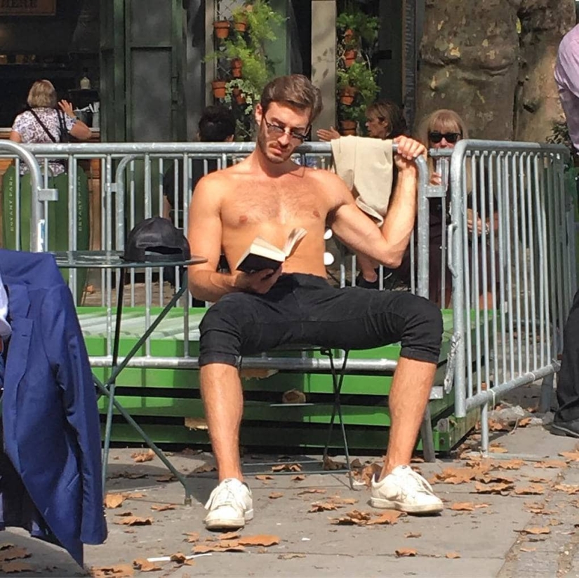 15 hot guys with books, or What is "love at first sight"