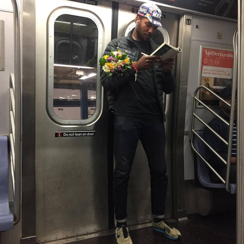 15 hot guys with books, or What is "love at first sight"