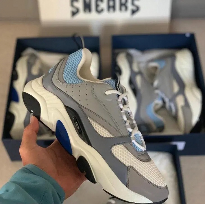 17-year-old Fedor gets round sum, working as a personal shopper for British players 17-year-old Fedor gets round sum, working as a personal shopper for British players