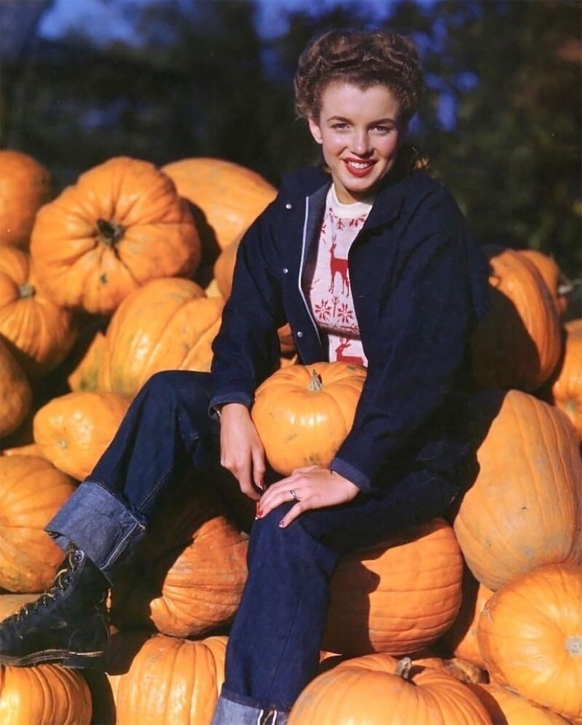 19-year-old Marilyn Monroe and pumpkins