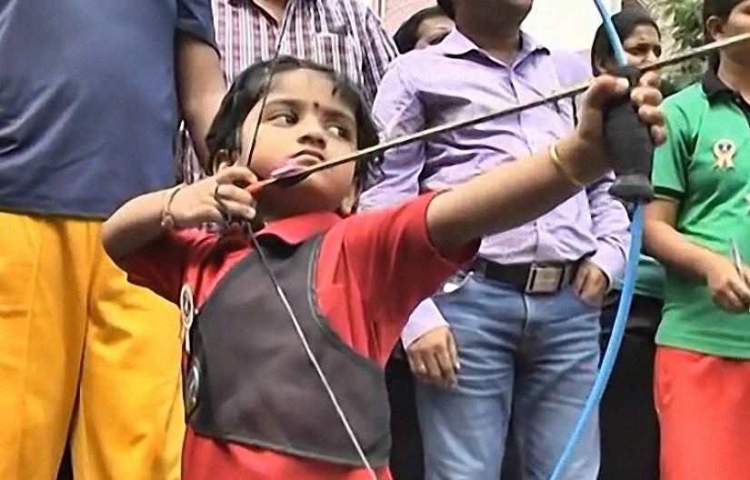 2 year old Indian girl set national record in archery