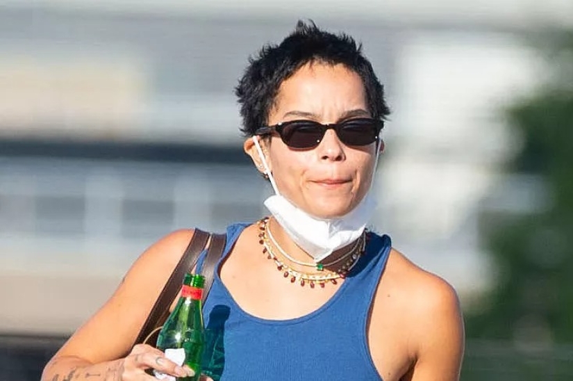 20 celebrities who wear a protective mask on their chin