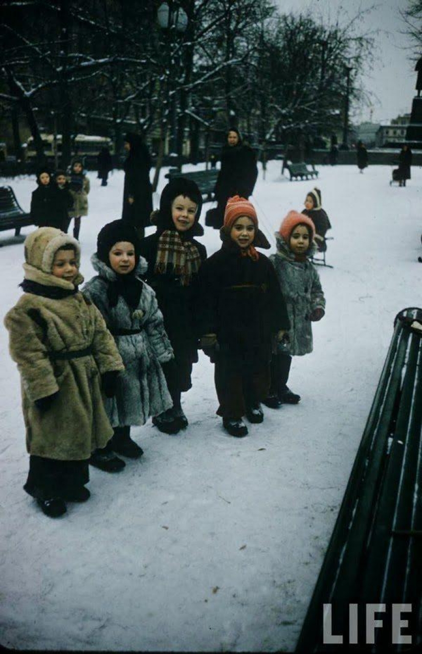 20 photo young Muscovites beginning of 1960