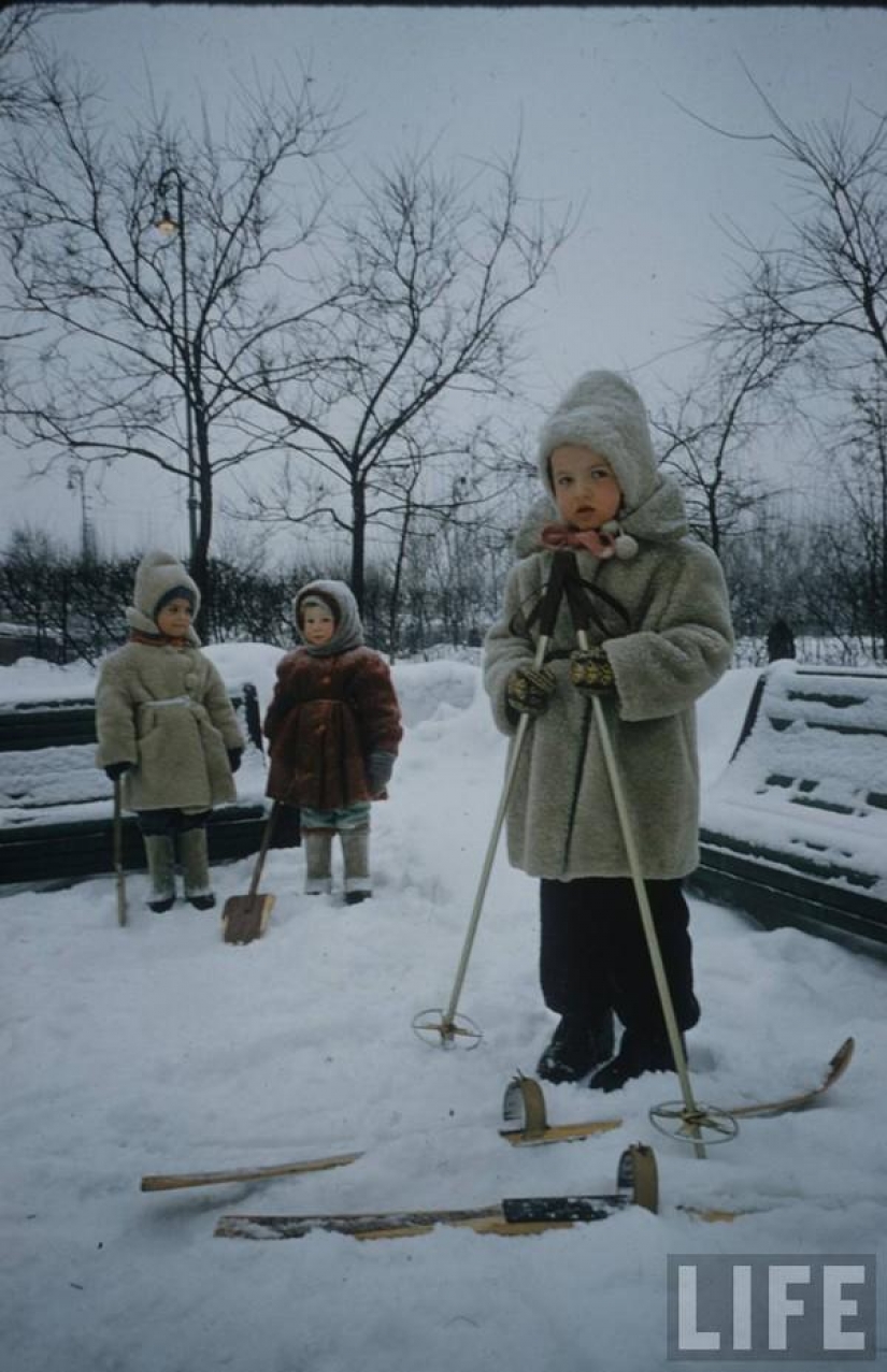20 photo young Muscovites beginning of 1960