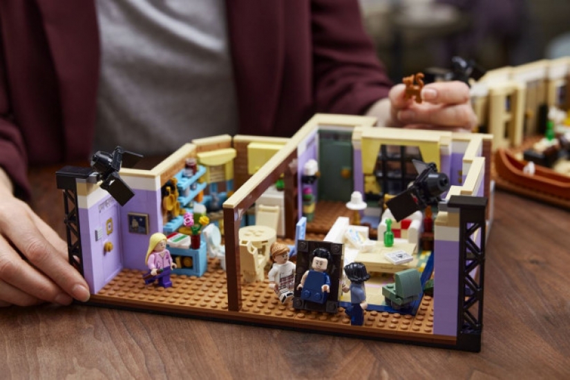 2048 parts and two apartments: LEGO releases a set based on the TV series "Friends» 2048 parts and two apartments: LEGO releases a set based on the TV series "Friends»