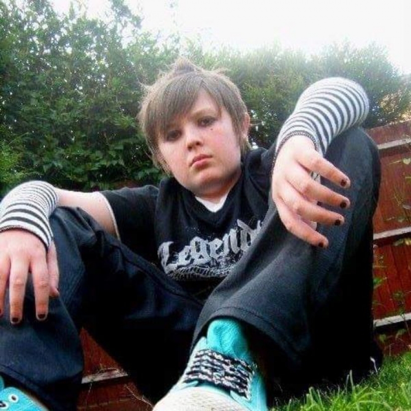 24 people shared shameful photos of their youth, and it's very funny