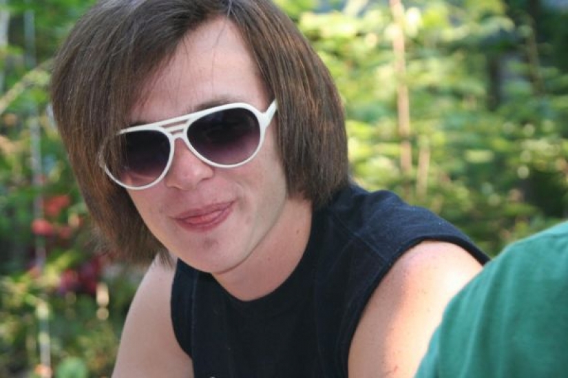 24 people shared shameful photos of their youth, and it's very funny